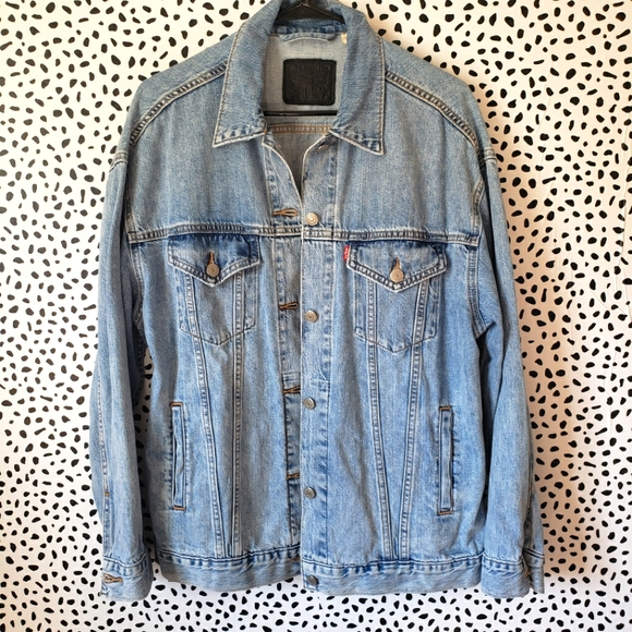 Levi's Other - LEVIS Trucker Jacket Size Medium